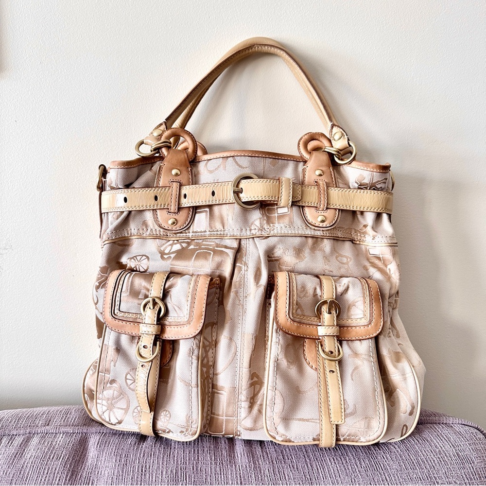 Coach laptop travel, study Beige and Tan Shoulder Bag